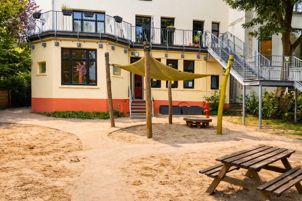 Gartenbereich des Montessori Kinderhauses