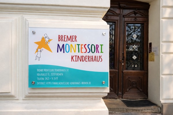 Schild des Bremer Montessori Kinderhauses